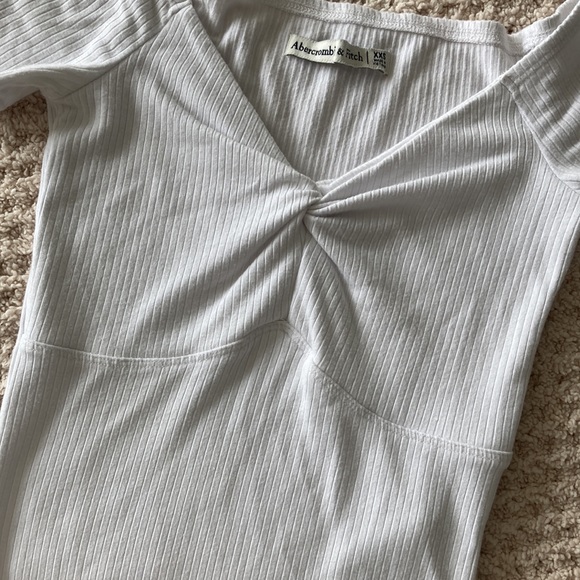 Abercrombie & Fitch Off-The-Shoulder Slim Tee - Picture 3 of 3